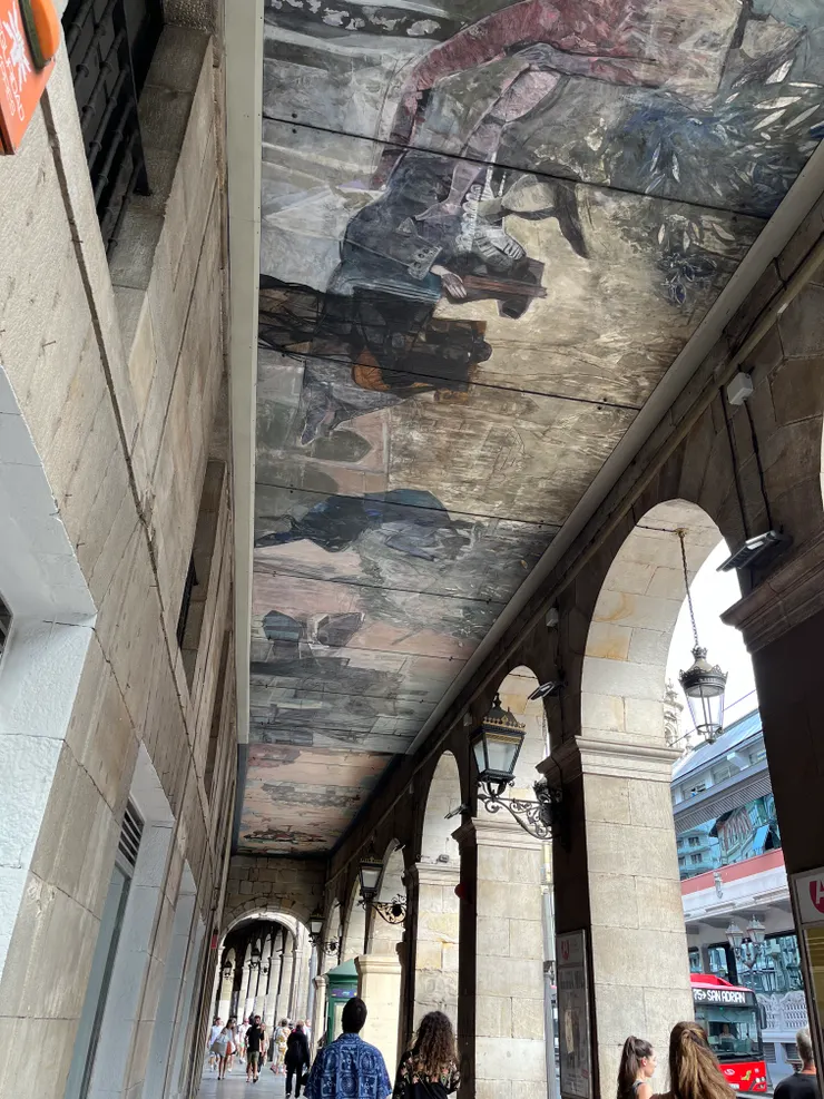 市場外面迴廊天花板的繪畫