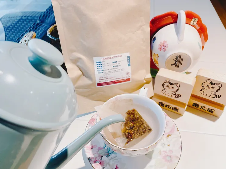 沖泡方式：用熱水 500-600CC沖泡，約莫3分鐘，散發出茶色即可飲用。