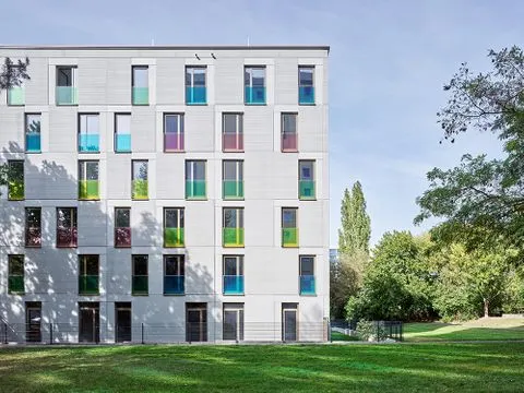 提供給難民的模組化住宿空間(Modulare Unterkünfte für Flüchtlinge, MUF)(攝影Alexander Schippel)