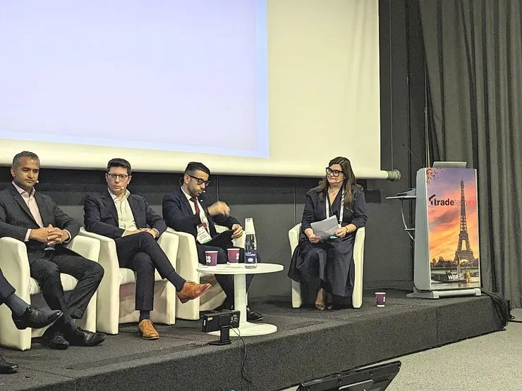 【ATFX全球首席市場策略師Gonzalo Canete(右二)】