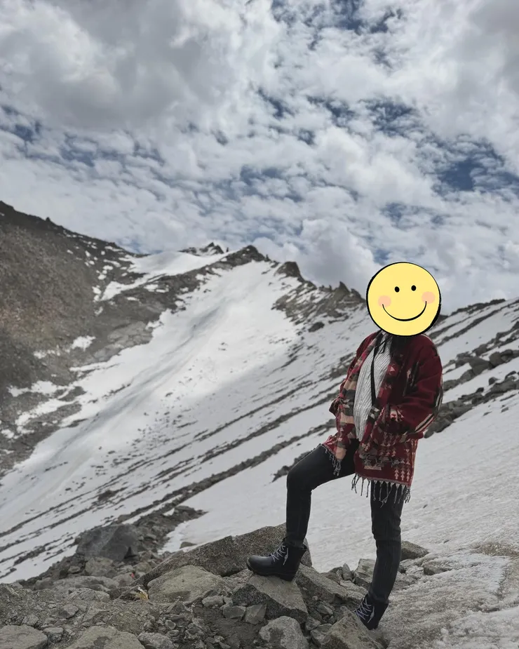 站在這裡差點滾落山崖