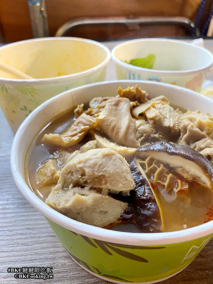 大碗跟中碗還有青菜