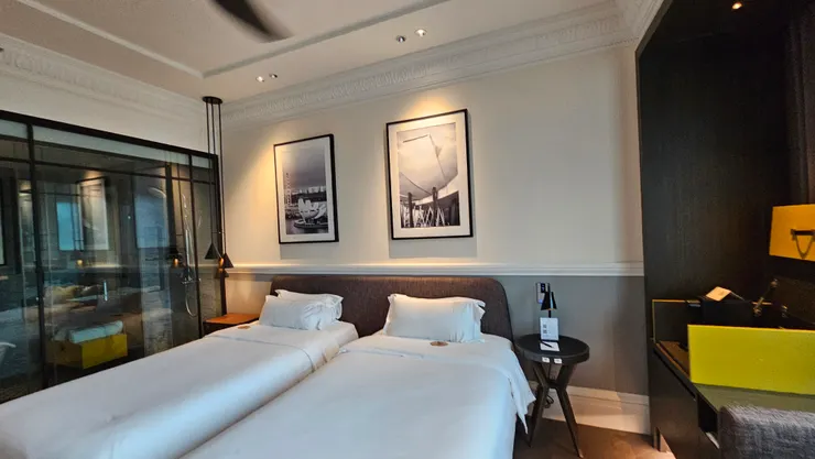 牆上的照片是新加坡藝術科學博物館!