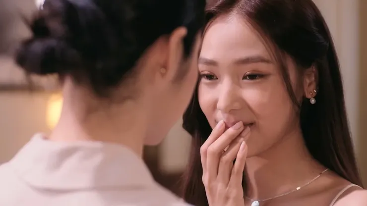 她看起來很高興。(罪惡感↑↑↑)