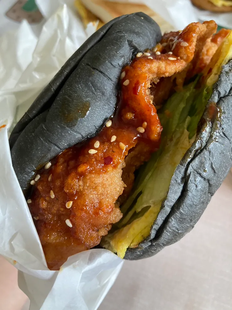 比手還大的漢堡很超值