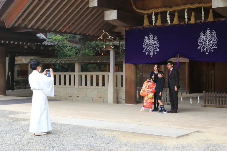這個家庭怎樣拍都跟這個景很搭