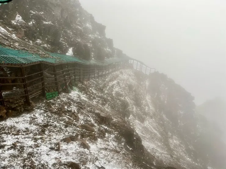 小風口｜冰霰滿佈的雪白場景
