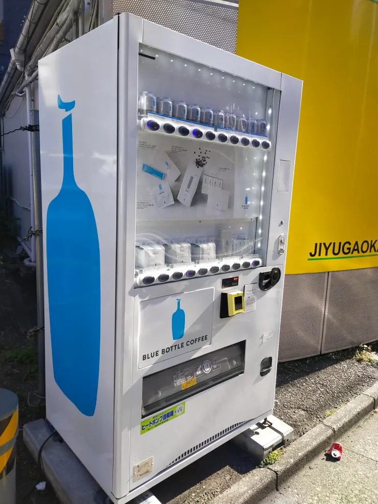 路上巧遇藍瓶咖啡販賣機