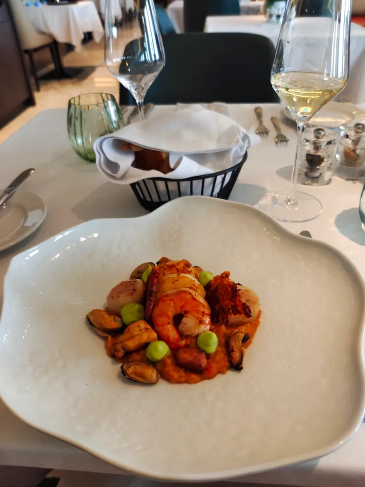 探險船晚餐的前菜，晚餐菜單每日不同。南極。