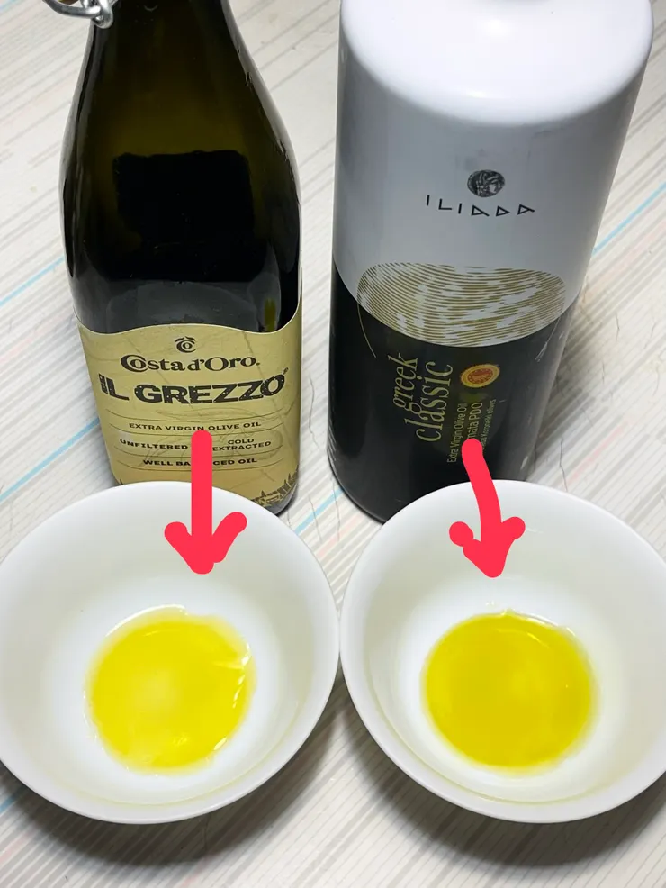 好市多的這瓶ILIADA希臘特級初榨橄欖油，油本身的顏色較綠些較深些，香味濃郁，尾韻辛辣有勁。