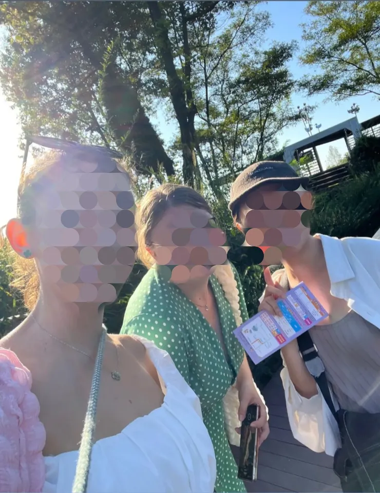 Leyal的be real正好要求她上傳照片,於是有了這張合照