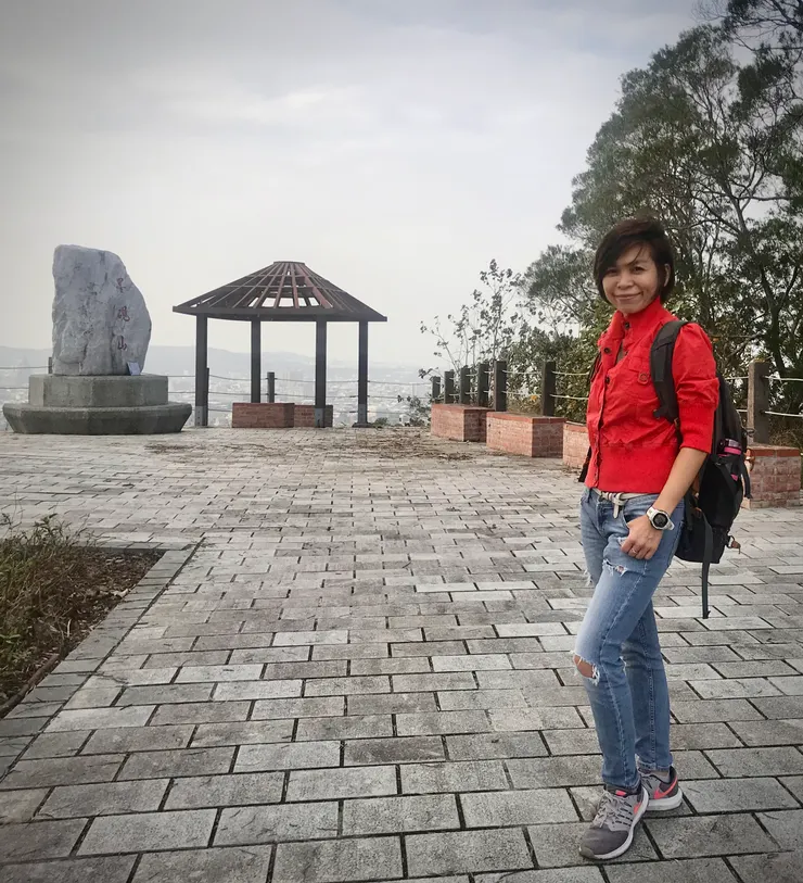 山頂平坦開闊的觀景平台