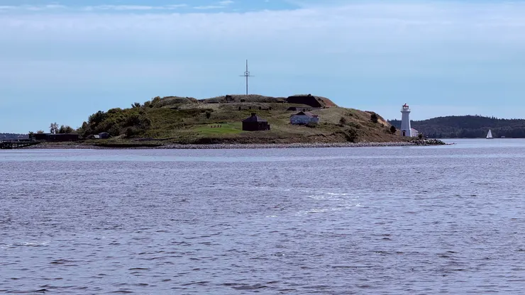 麥克納布斯島上有軍事設施遺跡