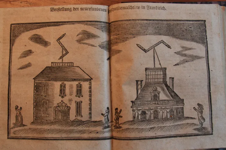 年曆以整整兩頁的圖片圖解電報。攝影／辛為德