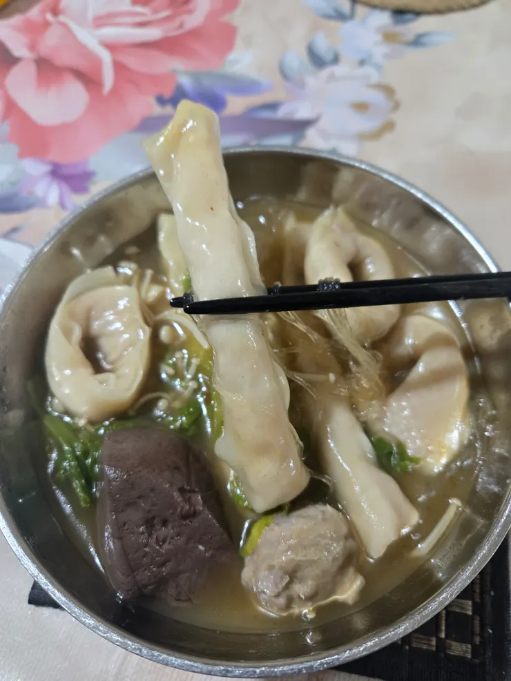 燕餃真的很大比一般的大2~3倍左右吧