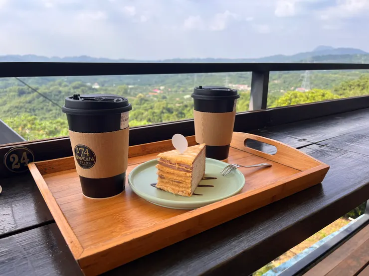 嗯，我只是想說咖啡跟蛋糕都很棒。