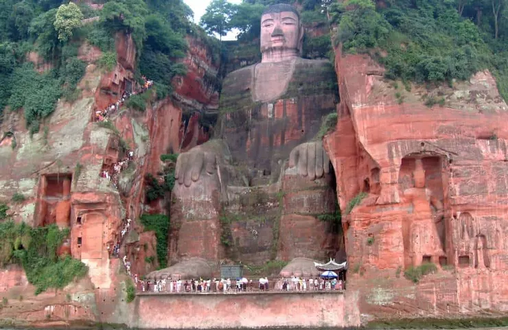 世界上最大的佛像 ©Ariel Steiner/Wikimedia Commons