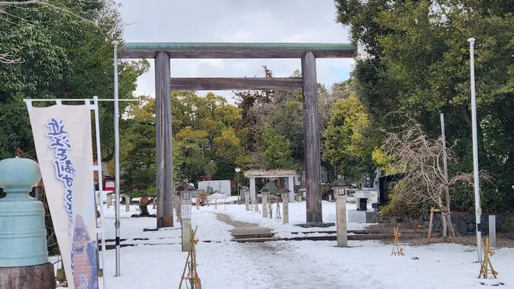 城堡的山丘下便是滋賀縣的護國神社