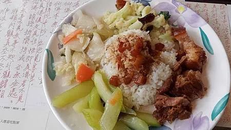 [新北美食]汐止區古早師焢肉飯，銷魂味、香氣、滿溢、古早味，