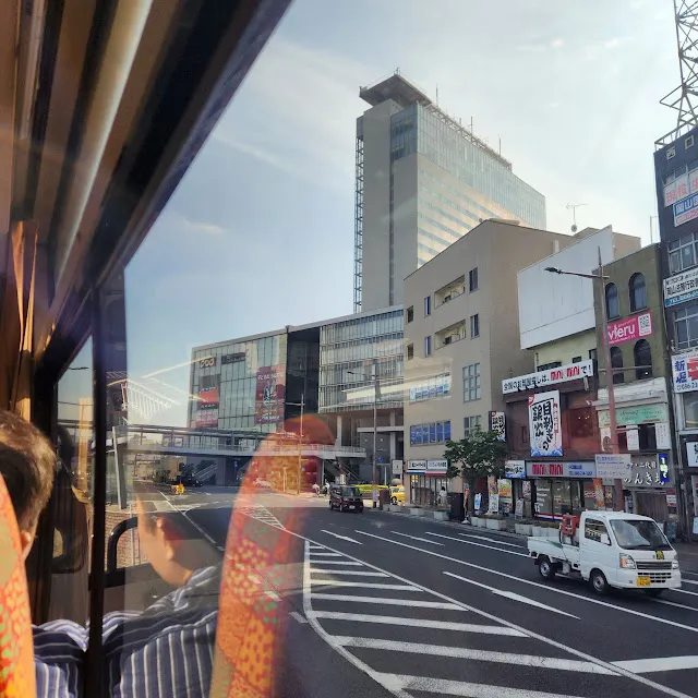 進市區後看到了顯眼的 ANA 皇冠酒店