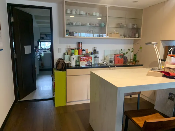 整理前,餐桌區後方