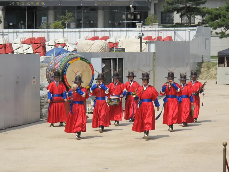 王宮門將換崗的交接儀式