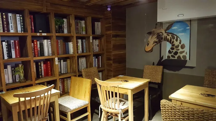 我好愛去很多書的咖啡館擺拍@上海