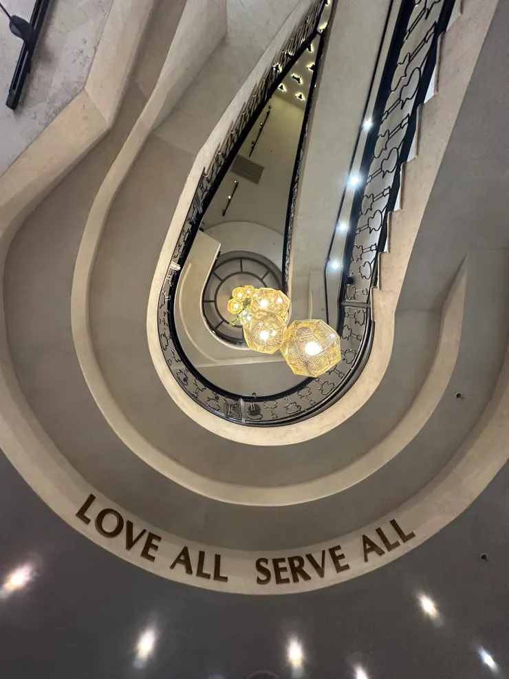 坐擁三層樓的霸氣