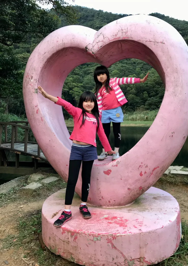 湖邊的拍照道具，非常斑駁😂