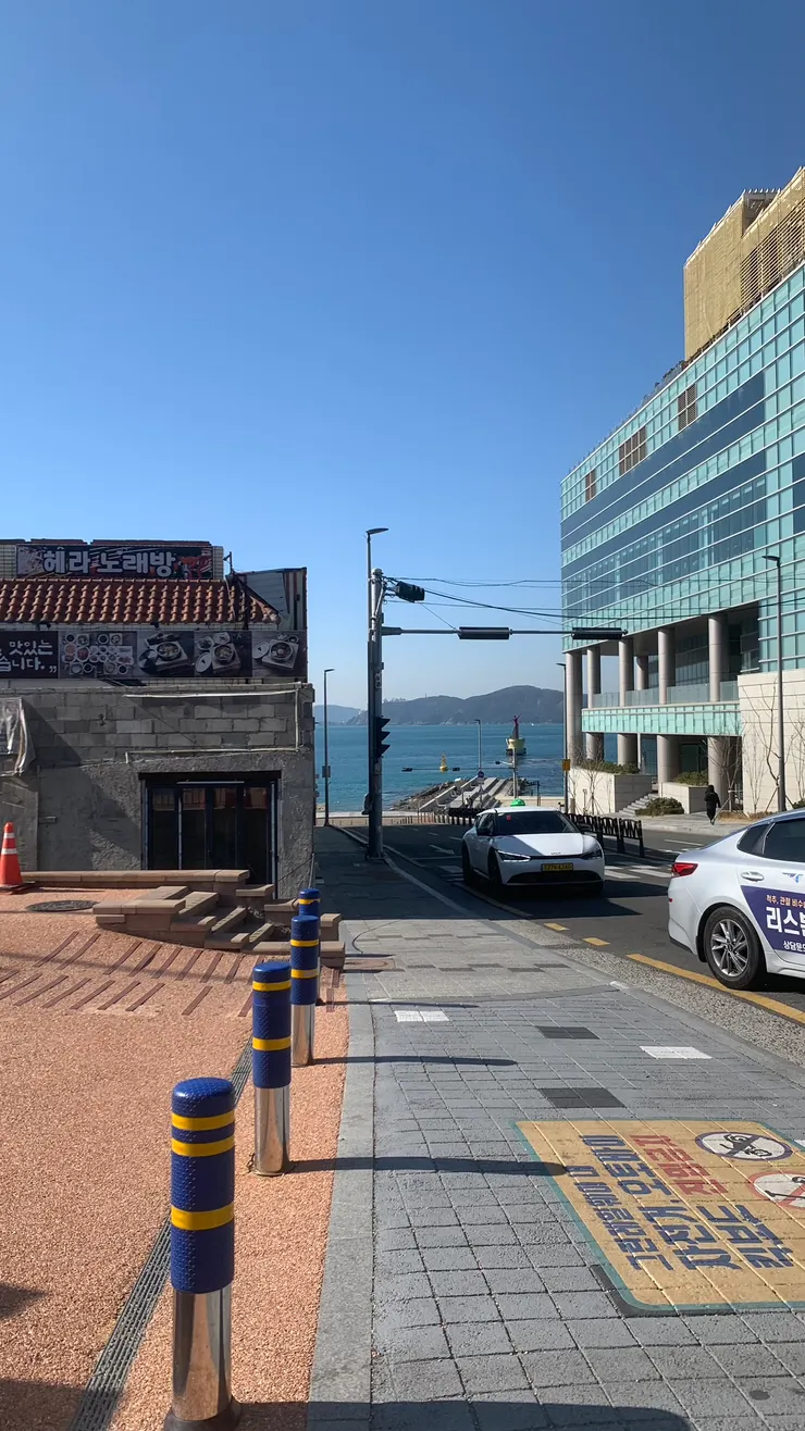 看到海就勇敢往前。