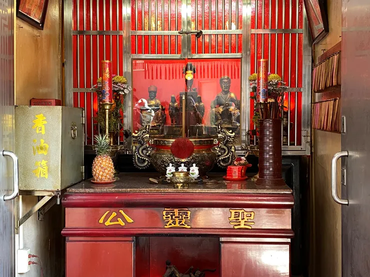 祭拜日本醫官青木少佐的聖靈公