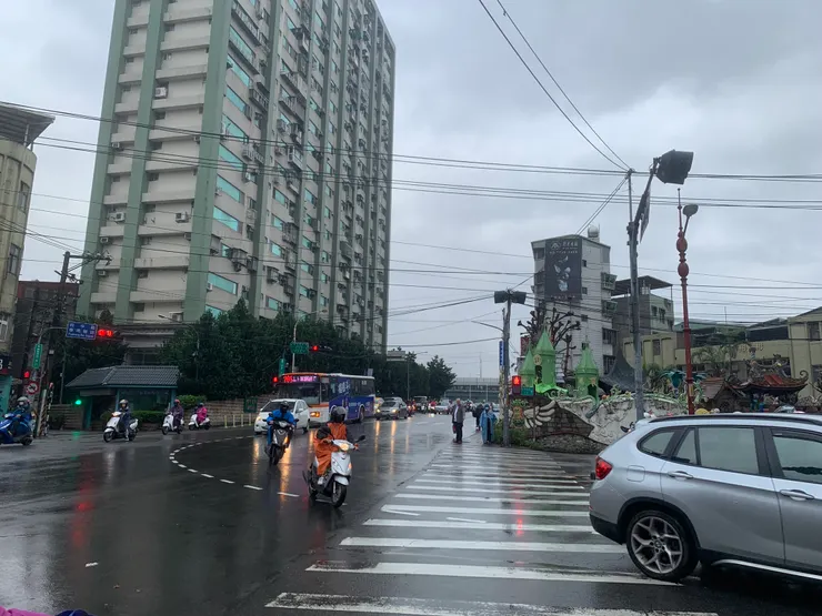 下雨天不熱，但也無法騎太快。