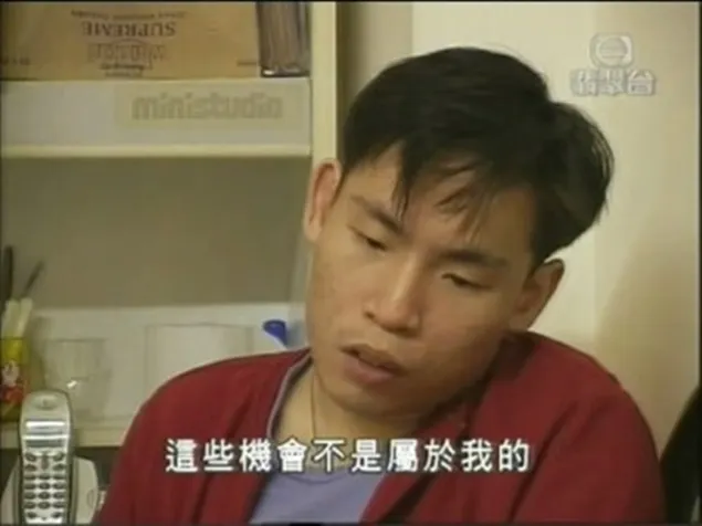 だめ示範：棗紅色配薰衣草紫以現時審美觀並不是好的穿搭，還有樣子