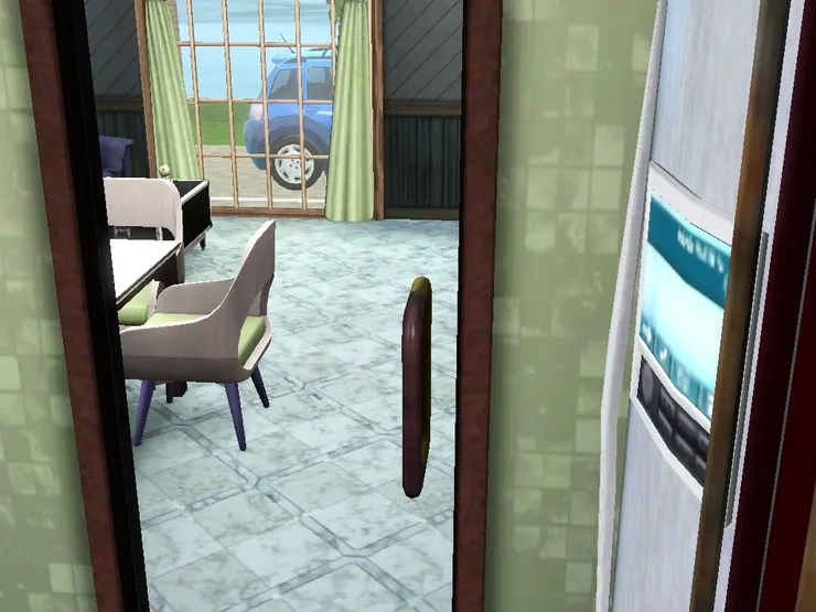 看得到飯廳和窗外。