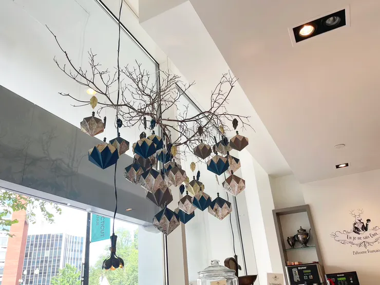 紙藝+樹枝作品，變成一個很有創意的掛飾
