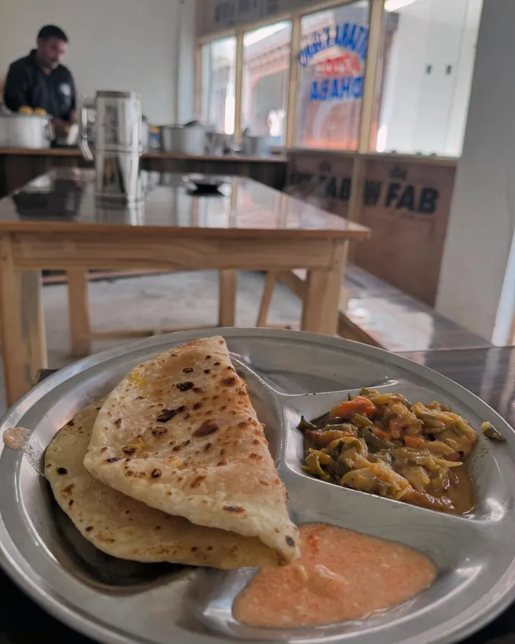 兩個餅吃不夠，繼續覓食 paratha 印度烤餅
