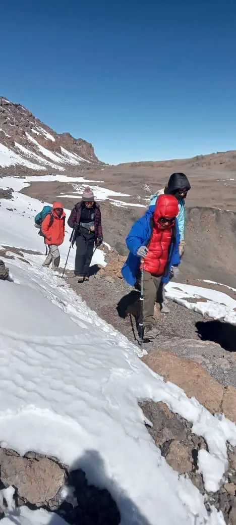 在五千公尺以上的高山只能太空漫步