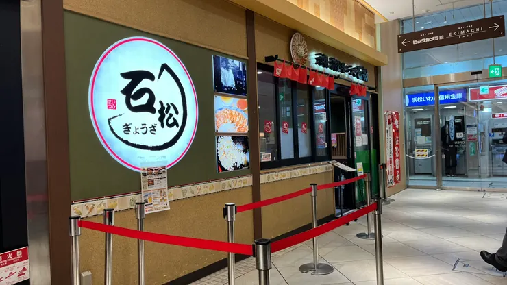 因為我抵達時間已經滿晚,因此不用再排隊。