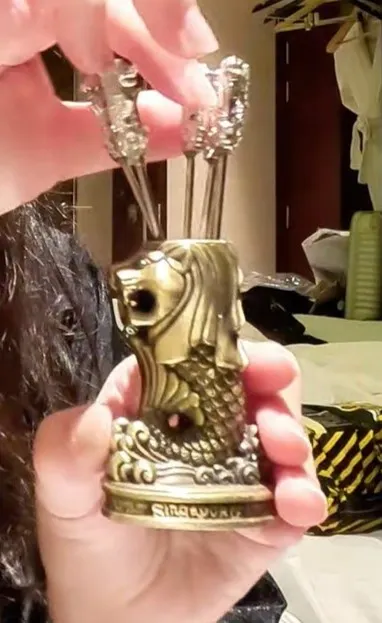 新加坡必買伴手禮 魚尾獅水果叉