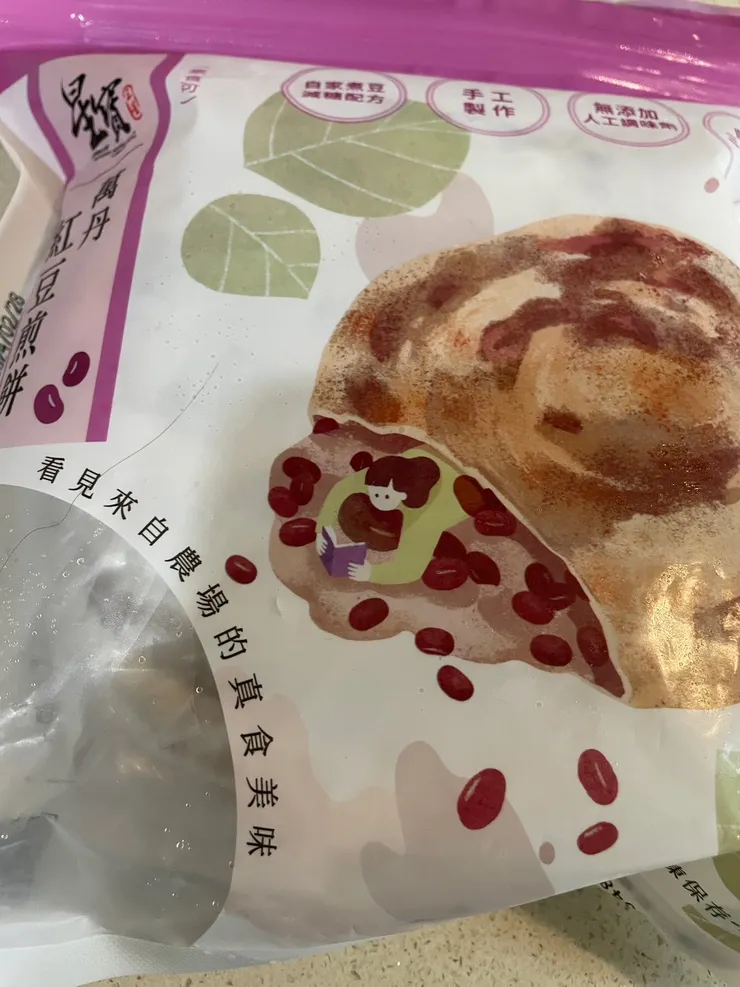 紅豆煎餅加蛋吃起來有點像紅豆年糕的味道喔！