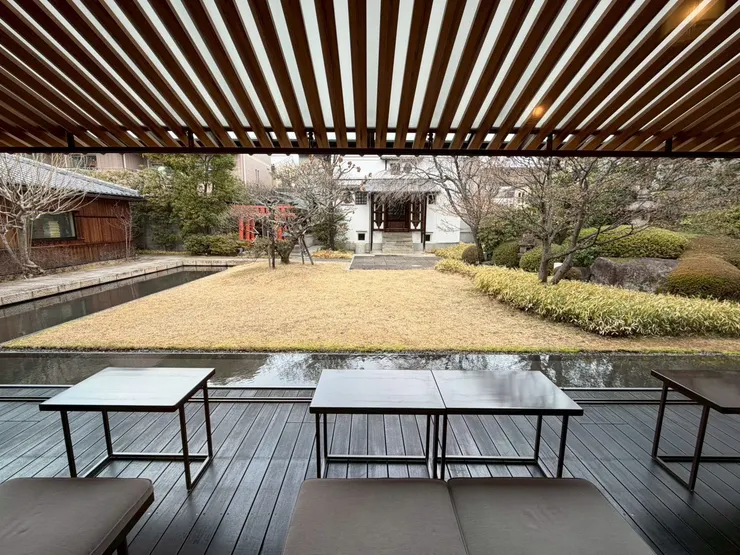 新形態店「虎屋菓寮」有庭園景觀