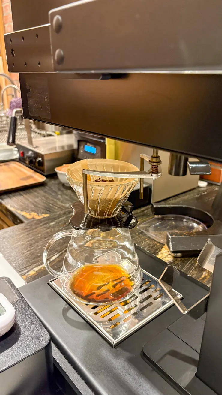 為了讓咖啡在最好的狀態，波赫士領地不惜重本，使用好的機器。