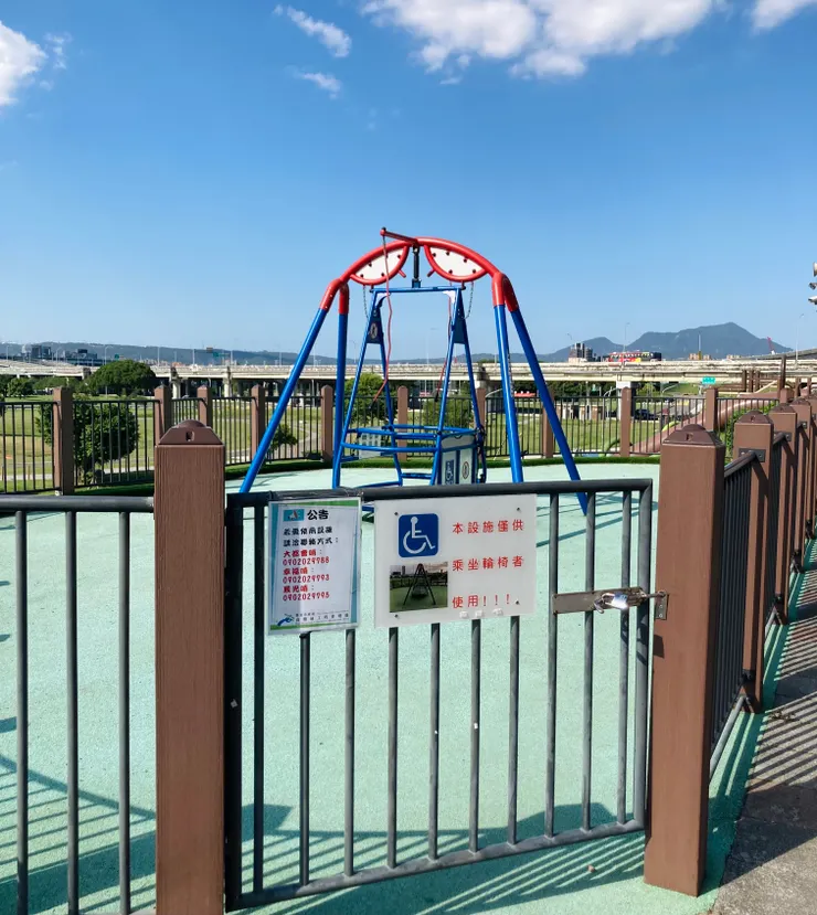 〔新北大都會公園熊猴森樂園〕我們曾經在冷風中等待過。