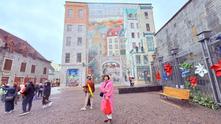 大壁畫和鄰近實際建築物