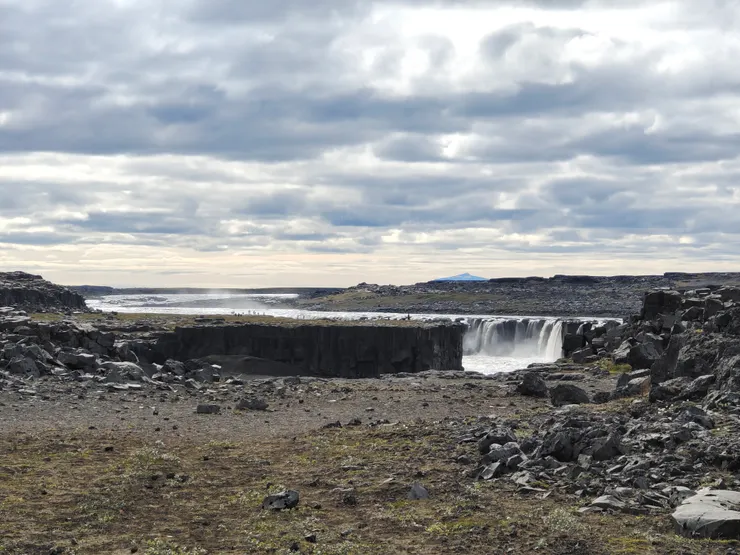 回程途中遠望Selfoss之一部分,Selfoss有400公尺寬,高10公尺,水量略遜於Dettifoss,是冰島最寬的瀑布。