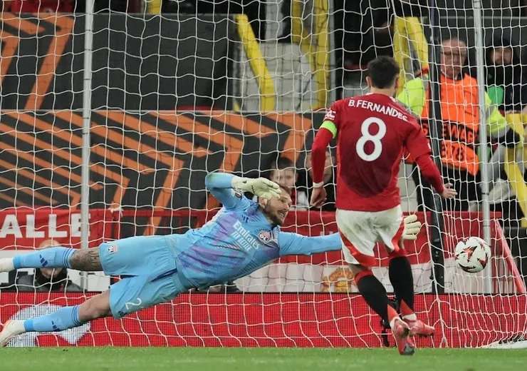 般奴費南迪斯射入十二碼球助曼聯追至3:4