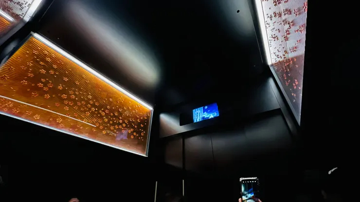 等於搭不同電梯也有不同驚喜。