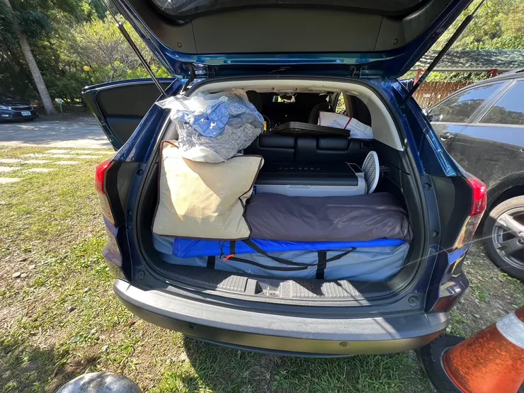 車後置物(行動冰箱放在這)