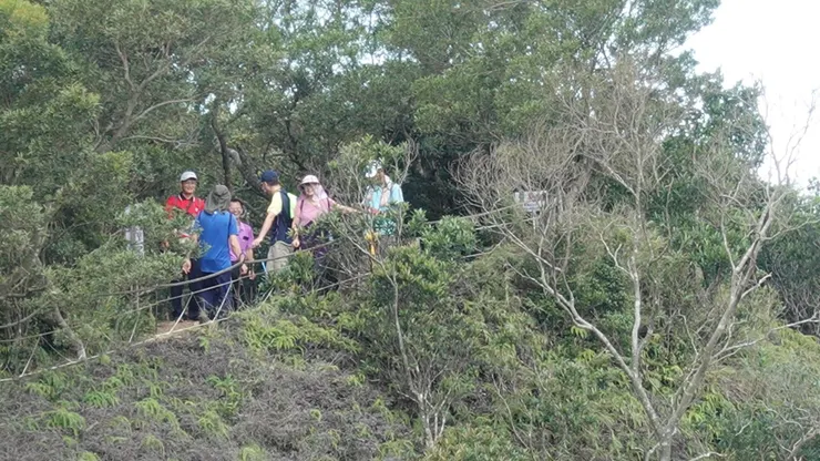 長焦鏡下在三角點嬉鬧的前段班
