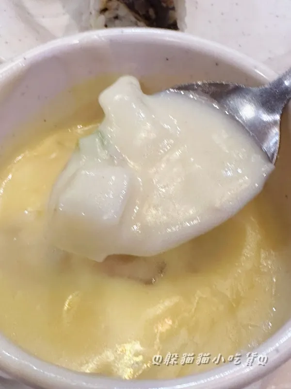馬鈴薯蔬菜濃湯(小小聲：香料)味道香濃還不錯，只是令喵不解的是為什麼要放芹菜啊啊啊~~~